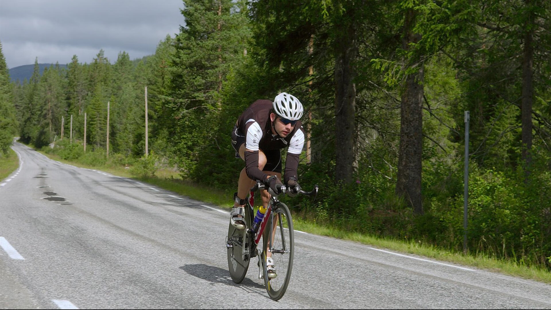 孙兴慜带队破局,莱比锡红牛碾压乌克兰,足球场上的新秩序与旧伤疤
