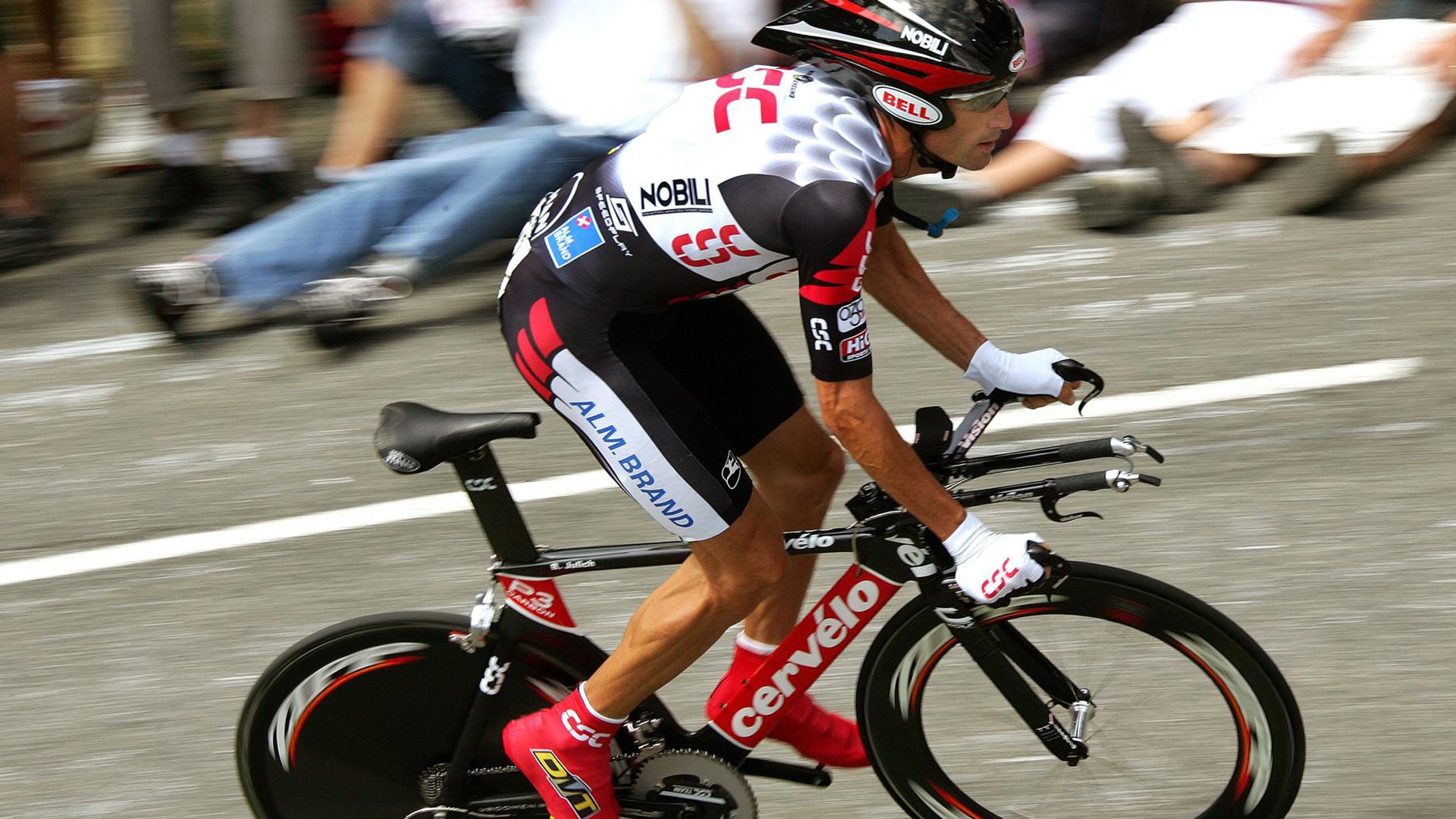 欧冠决赛焦点战，北京队连续得分压制猛龙